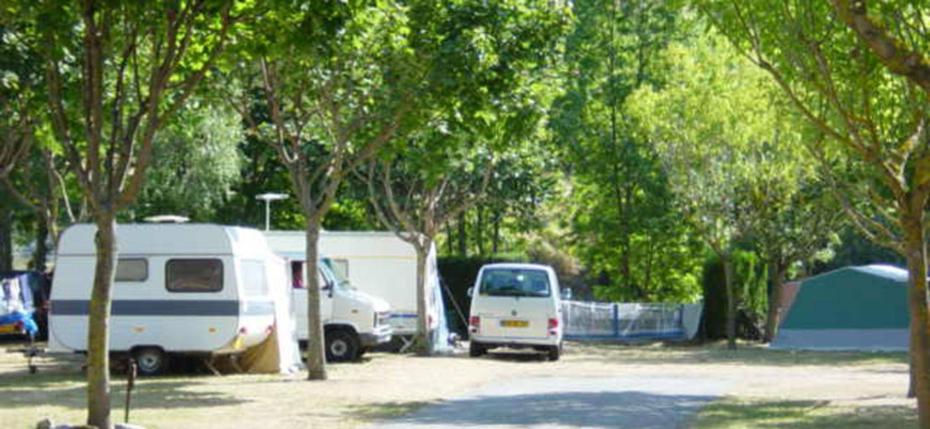 ᐃ CARAVANEIGE D&#39;ESPLANTATS ** - camping hautes pyrenees emplacement