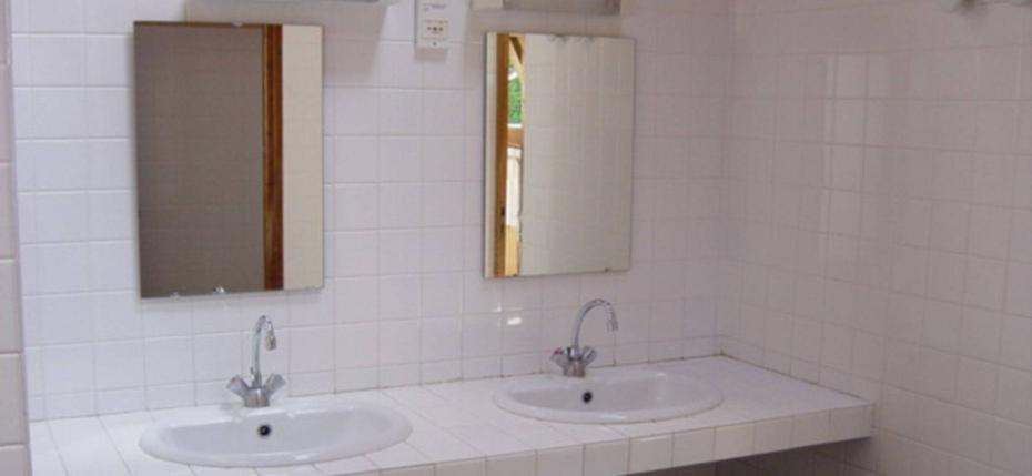 ᐃ CARAVANEIGE D&#39;ESPLANTATS ** - sanitaire camping pyrenees col aspin