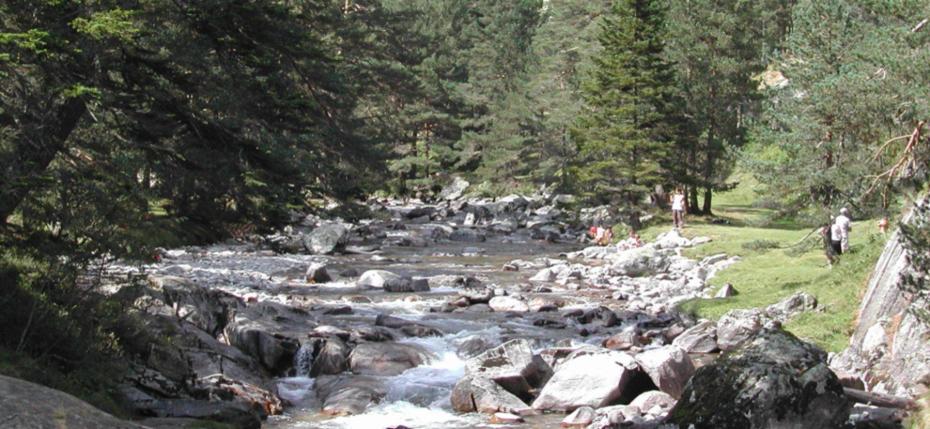 ᐃ CARAVANEIGE D&#39;ESPLANTATS ** - camping hautes pyrenees riviere